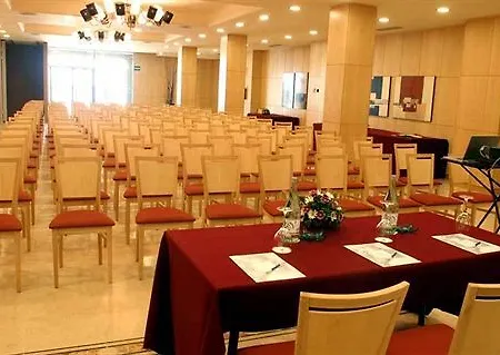 塔拉索艾尔郎缇克酒店 4* As Marinas